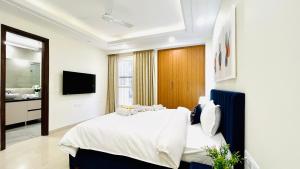 BluO Elegant 4BHK Saket - Lift, Balcony, Parking