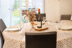 Maisons de vacances Le Reseda, maison avec jardin : photos des chambres