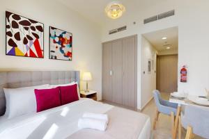 Azizi Riviera 22 - Light Studio