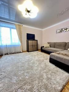 Центр. Вул. С. Крушельницької. 2 кімнати