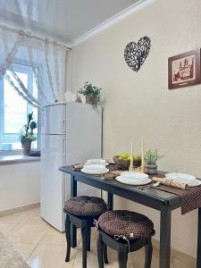 Центр. Вул. С. Крушельницької. 2 кімнати