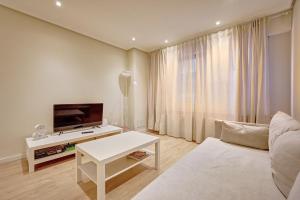 La paz home by Clabao