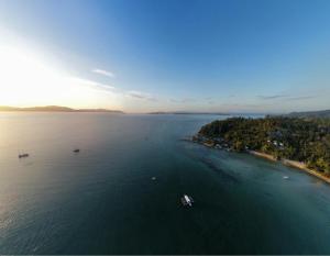 Port Barton - Paradiso Azul Campsite Beachfront with Internet