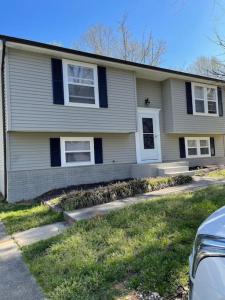 Spacious 4BR - 10 Min to Uptown - Yard - Pets OK
