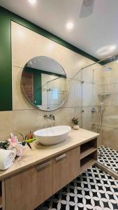 BluO 3BHK Saket CityWalk Mall - Lift, Balcony, Parking