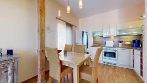 strandnahe FeWo mit 2 Schlafzimmern und Balkon, Villa Strandidyll, Binz