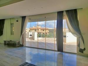 Luxurious Roof Top Apartment, Hannas Home