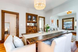 4 Mi to Downtown Denver Washington Park Hideaway!