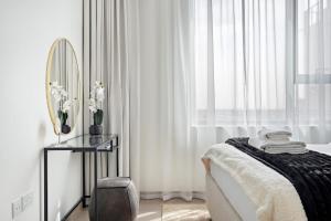 Exclusive 1 BDR in a Exclusive Neighbourhood