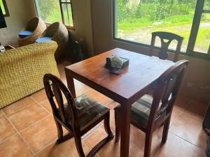 Casa de campo en el bosque de Mindo, junto al río