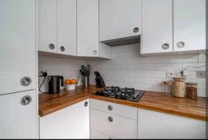 Canal View House - 2BR with Garden & Parking