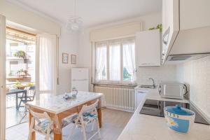 GuestHost - La Perla