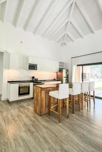 RentUp - Retiro de lujo Casa moderna con jardin y piscina en Pilar