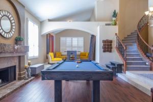 Desert Paradise Pool Spa Pickleball Putt Green