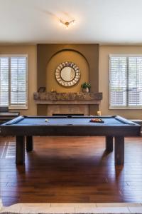 Desert Paradise Pool Spa Pickleball Putt Green