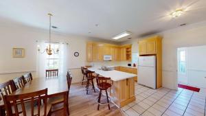 Four Bedroom, 3 Baths, Avian Forest, Scenic View