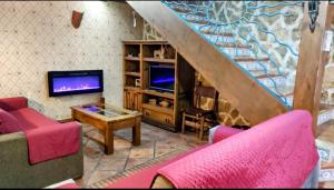 GREDOS RURALRUT cerca del CASTAÑAR de El Tiemblo, Reserva Natural VALLE DE IRUELAS, alojamiento acogedor con cabina hidromasaje, chimenea eléctrica, calefacción, wifi, cocina