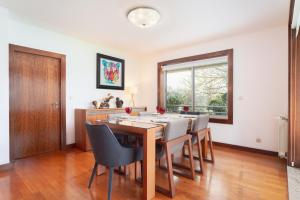 Spacious 2BR Apt with Free Parking in Porto