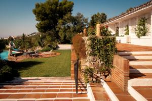 7,000 sqm Luxurious Villa with Panoramic Sea Views Multiple Gardens & Two Pools