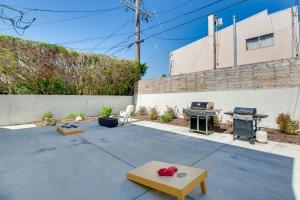 5 Mi to Venice Beach Chic Los Angeles Abode