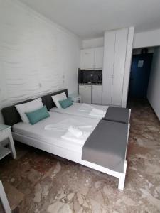 LITO STUDIOS APARTMENTS