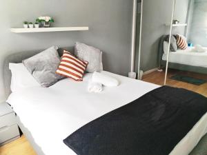 Central London rooms EC1V