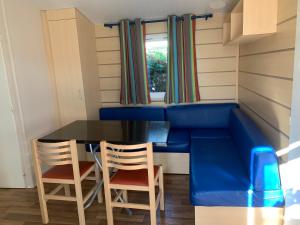 Campings TRES BEAU MOBIL HOME AVEC VU SUR LE LAC : photos des chambres