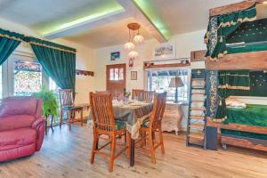 Cozy Kenai Abode with Private Deck 5 Mi to Ocean!