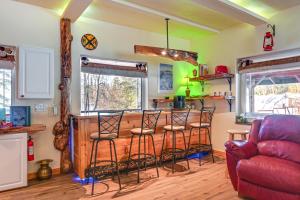 Cozy Kenai Abode with Private Deck 5 Mi to Ocean!