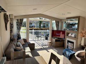 Hafan Y Mor 5 Lakeside , 3 Bedrrom Deluxe sleeps 8
