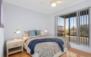 Hazel Beach House - Ocean Views & Coastal Charm