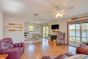 Hawkins Vacation Rental w On-Site Lake Access!