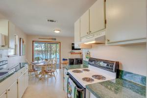 Hawkins Vacation Rental w On-Site Lake Access!