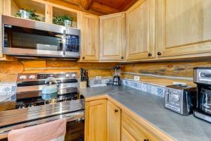 Jackson Condo with Fireplace Less Than Half Mi to Snow King!