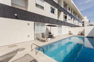 Apartamentos em Cond. c Piscina nos Ingleses - RMM
