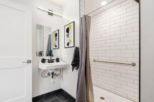 Designer 1-Bed Haven near Downtown! Pets Welcome!