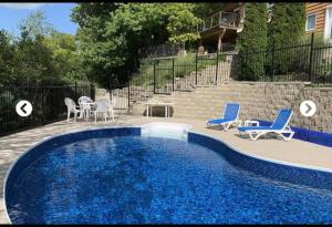 Spacious 3- bedroom cottage w Pool & Boat dock