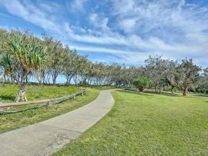 Kawana Waters Ocean Front Unit-Surfside Resort Sunshine Coast