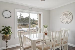 Legana Lodge - A home away from home - Catering for up to 12 guests
