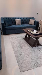 فلل ومسابح بلوسكاي الباحه-العقيق فله من ثلاث غرف نوم