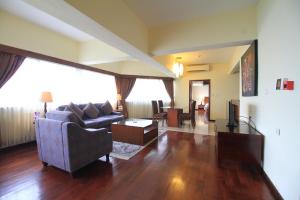 Căn Hộ 3 Phòng Ngủ (Three-Bedroom Apartment)