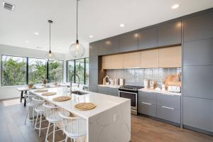 Lakeview Retreat: Terrace BBQ