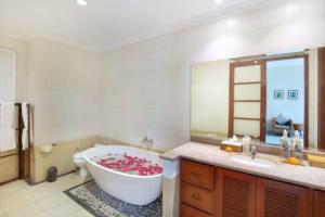 Luxury 3BR Private Pool Villa NE52