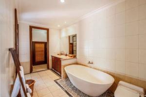 Luxury 3BR Private Pool Villa NE52