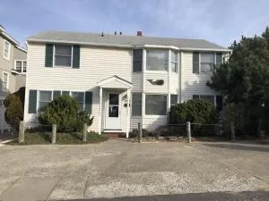 Second Floor Condo Just Steps To The Beach! - Spray Beach