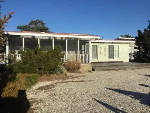 Classic Lagoon Front Home - Loveladies