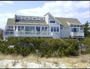 Beautiful Ocean Front Home Steps To The Beach - Harvey Cedars