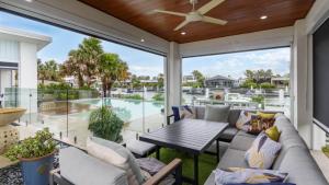 Luxury & Style On The Canal