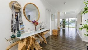 Luxury & Style On The Canal