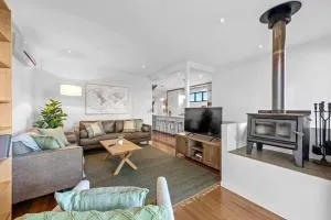 The Family Queenslander ~ Woolloongabba - Yekibin